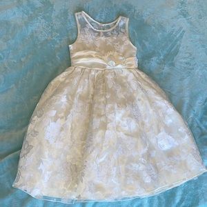 Picture perfect bye sweetheart Rose, ivory floral dress